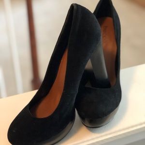 Black suede pumps 8.5
